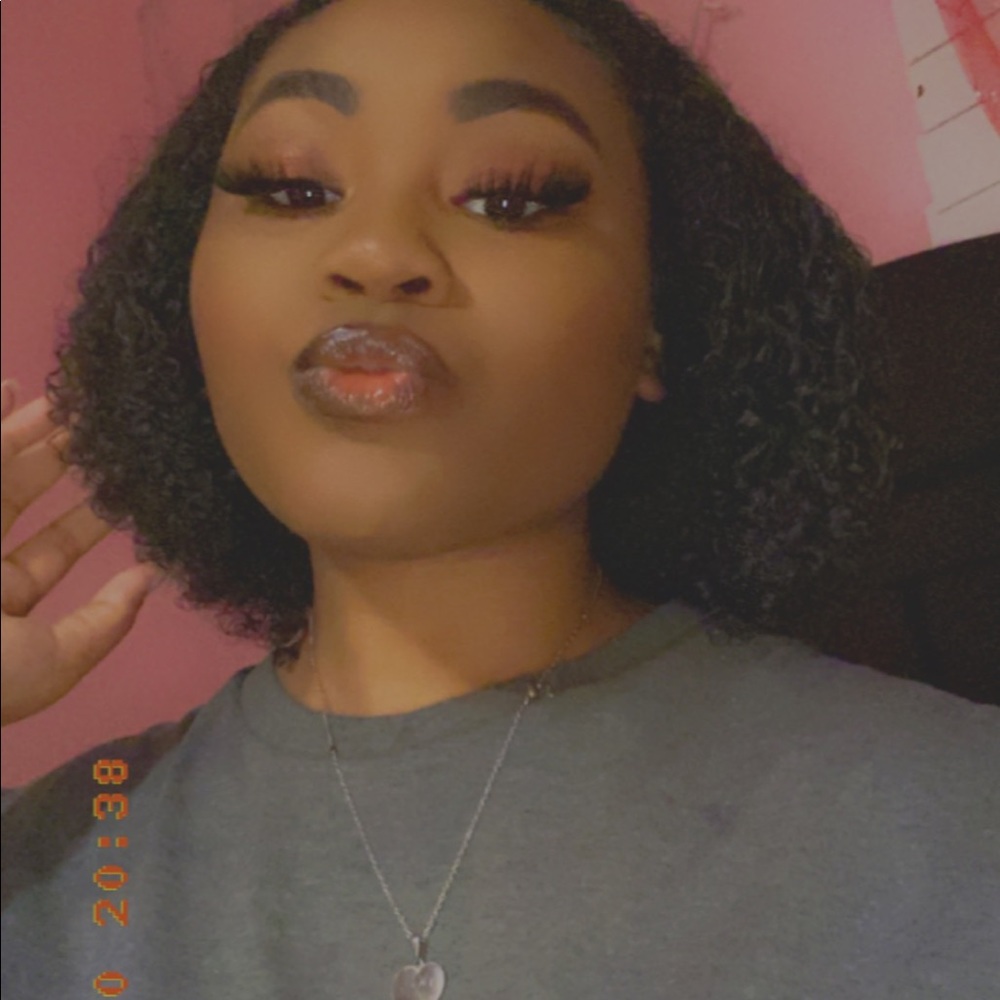 Meet your Posher, Markeyera